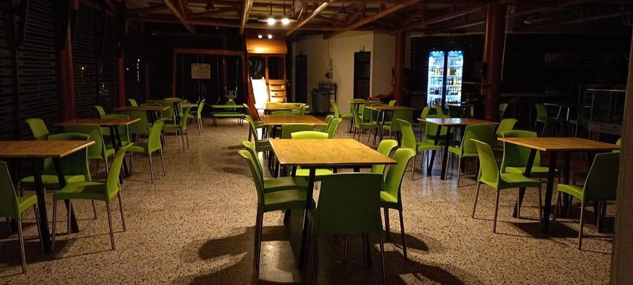 Hotel Chicala Salgar ปอร์โตซัลการ์ ภายนอก รูปภาพ